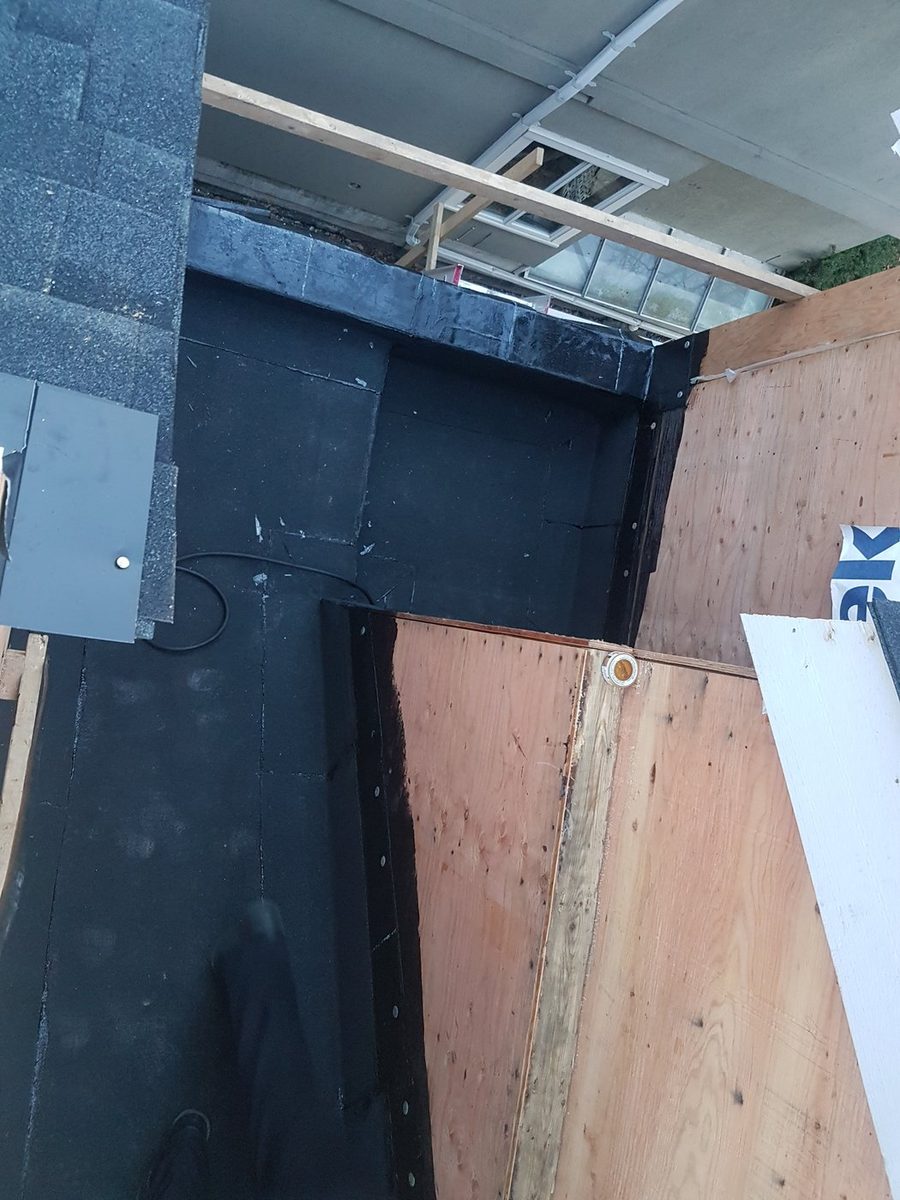 Membrane waterproofing on walls & inside corners